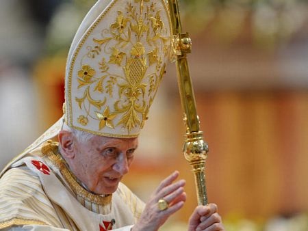 Những khoảnh khắc thời trang nhất của Giáo hoàng Benedict XVI