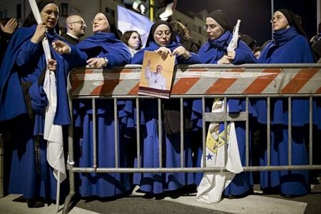 Vatican hồi hộp chờ Giáo hoàng Francis nhậm chức - 4 Vatican hồi hộp chờ giáo hoàng nhậm chức