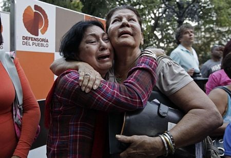 Những giọt nước mắt tiếc thương ông Chavez.