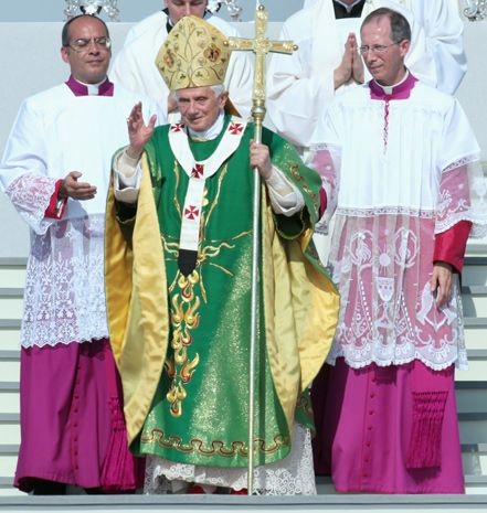 Giáo hoàng trong chuyến thăm Freiburg im Breisgau, Đức năm 2011.