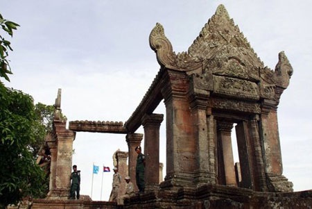 Campuchia, Thái Lan ra tòa án quốc tế vì tranh chấp đền Preah Vihear - 1 Ngôi đền cổ Preah Vihear 900 năm tuổi.