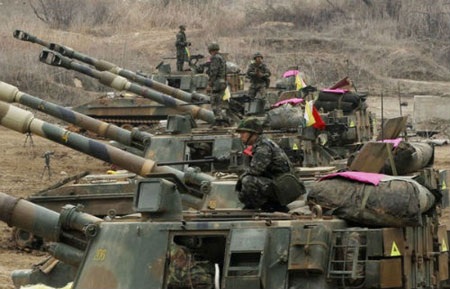 Mỹ-Hàn lập kế hoạch “ăn miếng trả miếng” với Triều Tiên - 1 Các bính sĩ Hàn Quốc tham gia một cuộc tập trận.