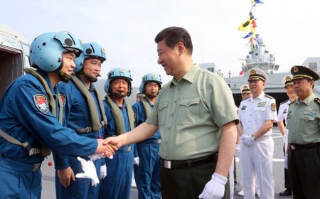 “Trung Quốc sẽ có nhu cầu thể hiện sức mạnh quân sự trên Biển Đông” - 1 Ông Tập Cận Bình thị sát và thăm hỏi Hạm đội Nam Hải tại quân cảng Tam Á