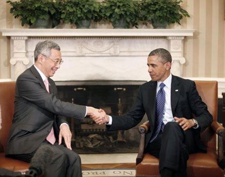 Tổng thống Obama và Thủ tướng Lý bắt tay tại Nhà Trắng ngày 2/4.