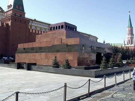Lăng Lenin mở cửa trở lại sau cuộc "đại phẫu" - 1 Lăng Lenin trên Quảng trường Đỏ.