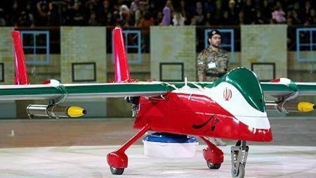 Iran khoe máy bay do thám tàng hình “2 trong 1” - 1 Chiếc máy bay không người lái Hamaseh được trưng bày trong buổi ra mắt hôm 9/5.