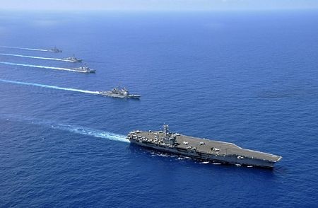 USS Nimitz áp chế cả 3 hạm đội Trung Quốc trên biển Đông - 1 USS Nimitz và biên đội tàu hộ vệ hành trình đến biển Đông