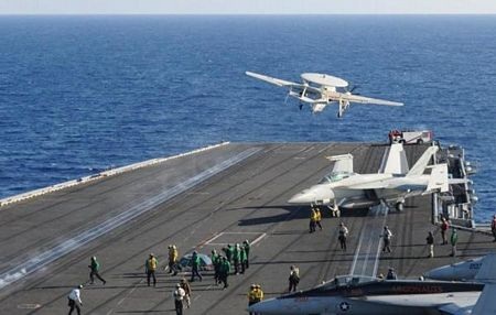 USS Nimitz áp chế cả 3 hạm đội Trung Quốc trên biển Đông - 10 Máy bay cảnh báo sớm E-2C “Hawkeye”