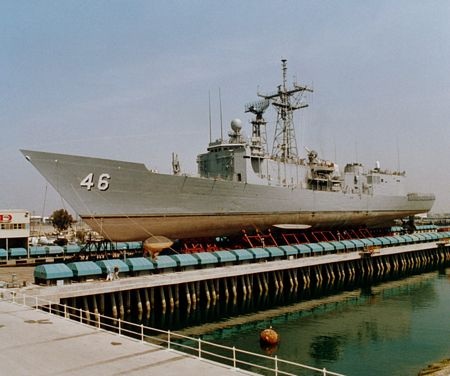 USS Nimitz áp chế cả 3 hạm đội Trung Quốc trên biển Đông - 11 Tàu hộ vệ lớp Oliver Hazard Perry USS Rentz (FFG 46)