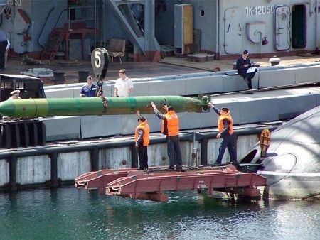 Tàu Kilo Việt Nam "vượt trội" đối thủ những gì? - 4 Lắp đặt ngư lôi 53 – 65K trên tàu ngầm lớp Kilo.