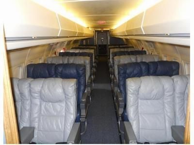 Mỹ rao bán máy bay tổng thống - 3 Khoang chính của DC-9 có 32 ghế ngồi.