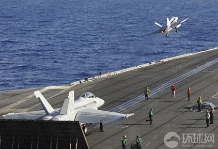 USS Nimitz áp chế cả 3 hạm đội Trung Quốc trên biển Đông - 8 Máy bay tiêm kích hạm F/A-18 Super Hornet cất cánh trên tàu sân bay CVN-68 USS Nimitz
