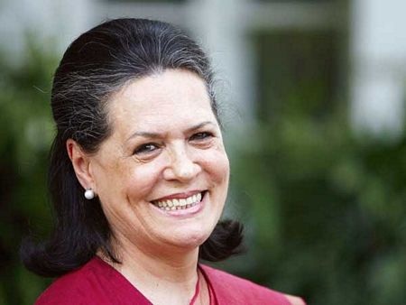 Những “bóng hồng” quyền lực nhất thế giới - 10 9. Sonia Gandhi, Chủ tịch đảng Quốc đại tại Ấn Độ
