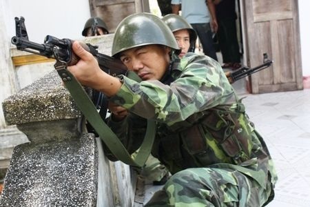 Bẻ gãy cuồng vọng "diều hâu" ở Biển Đông (kỳ II) - 8 Lính đảo Trường Sa tập luyện, sẵn sàng chiến đấu trong mọi tình huống.