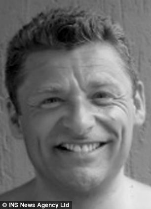 Vẽ tranh điêu luyện sau khi phẫu thuật não - 1 Michael Wyatt