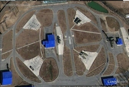 Báo Nga "chê" phòng không Trung Quốc - 10 Ảnh vệ tinh Google Earth: Tổ hợp TLPK S-300PMU ở ngoại ô Bắc Kinh