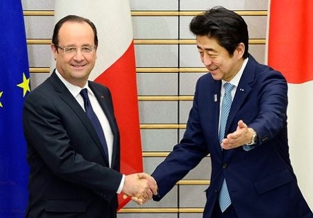 Nhật, Pháp bắt tay phát triển vũ khí quân sự - 1 Tổng thống Pháp Hollande và Thủ tướng Abe hội đàm cấp cao tại Tokyo ngày 7/6.