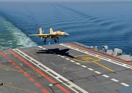 Trung Quốc lại khoe ảnh tàu sân bay Liêu Ninh