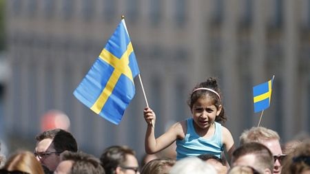 Các thành viên hoàng gia Đan Mạch và Na Uy tới Stockholm dự lễ cưới.