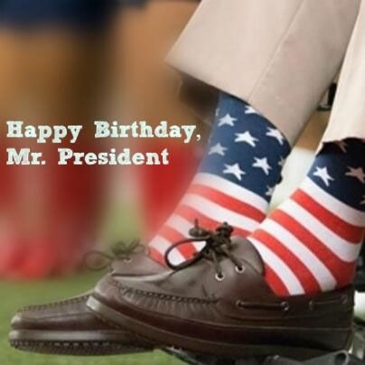 Người Mỹ đi tất lòe loẹt mừng sinh nhật Bush "cha" - 11 Thượng nghị sĩ Ted Cruz đăng tải bức chụp ông đi đôi tất sặc sỡ.
