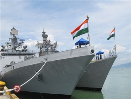 Ấn Độ "Đông tiến" đấu Trung Quốc - 3 Bộ đôi tàu chiến INS SATPURA (F48) và INS RANVIJAY (D55) ở Đà Nẵng.