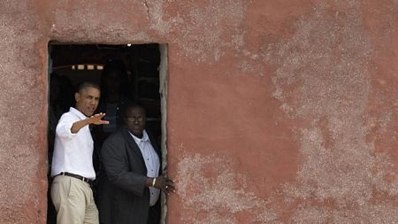 Obama đưa cả nhà thăm bảo tàng nô lệ ở châu Phi - 6 Gia đình Obama thăm Nhà Nô lệ ở châu Phi