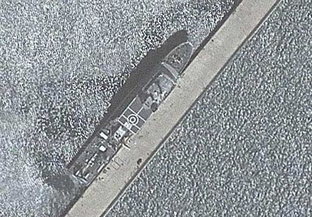 Các tàu quân sự khác neo tại cảng hải quân Thanh Đảo.