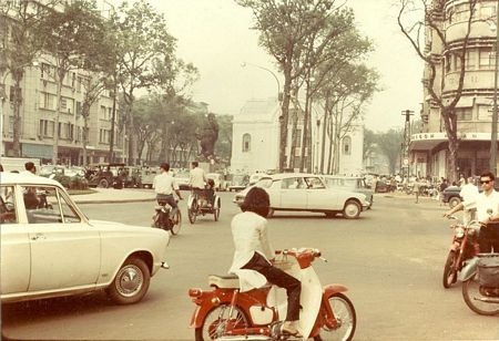 Cựu bác sĩ quân y Mỹ chia sẻ ảnh về Việt Nam những năm 1960 - 7 Trung tâm Sài Gòn năm 1967.