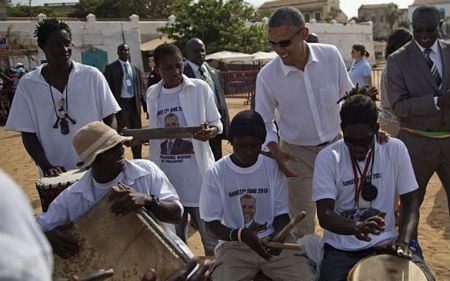 Obama đưa cả nhà thăm bảo tàng nô lệ ở châu Phi - 15 Gia đình Obama thăm Nhà Nô lệ ở châu Phi