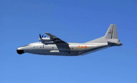 Nhật Bản điều chiến đấu cơ "canh chừng" máy bay Trung Quốc - 1 Ảnh máy bay Y-8 của Trung Quốc do Bộ quốc phòng Nhật Bản công bố.