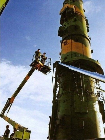 Học giả Mỹ bày kế "hạ" Trung Quốc - 7 Và tích cực phát triển 'sát thủ' diệt tàu sân bay DF-21 nhằm đối phó tàu sân bay Mỹ.