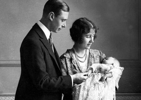 Vua George VI (ảnh) là cha của nữ hoàng Elizabeth II.