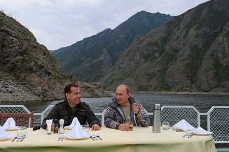 Putin câu được cá "khủng" - 1 Putin câu được cá khủng