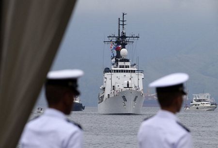 Philippines quyết tăng cường tuần tra trên biển - 4 Tàu Alcaraz đang tiến vào vịnh Subic.