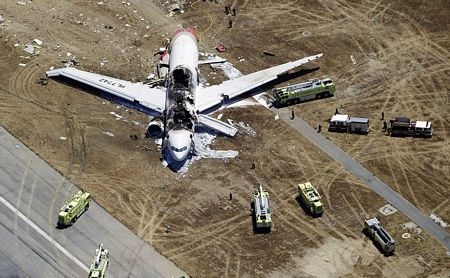 2 nữ sinh Trung Quốc chết trong tai nạn máy bay ở San Francisco - 2 Chiếc Boeing 777 bị tai nạn nhìn từ trên cao.