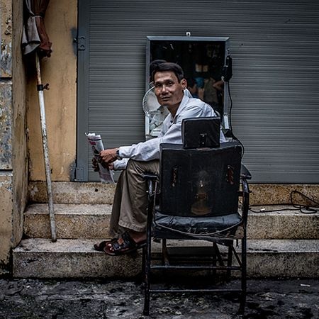 Thợ cắt tóc vỉa hè Hà Nội lên báo Mỹ