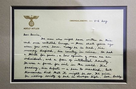 Một cẩm nang huấn luyện của al-Qaeda được tìm thấy tại Afghanistan.