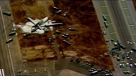 Máy bay chở hơn 300 người gặp nạn tại San Francisco - 3 Hiện trường vụ tai nạn nhìn từ trên cao.