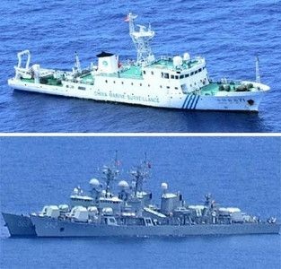 Biển Đông: Sục sôi Bãi Cỏ Mây, tàu Trung Quốc bị "lộ" - 2 Tàu cá Trung Quốc gần Bãi Cỏ Mây. Ảnh: Kyodo.