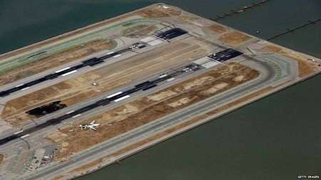 Một góc sân bay San Francisco, nơi chiếc Boeing bị nạn đang nằm trên đường băng.