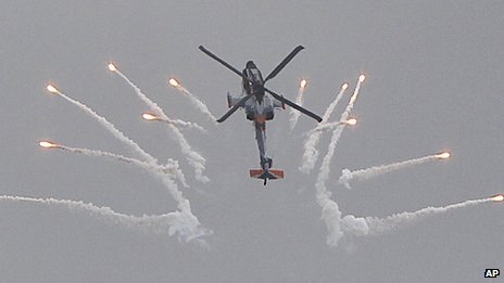 Mỹ bán trực thăng tấn công "đẳng cấp thế giới" cho Indonesia - 1 Trực thăng tấn công Apache do Mỹ chế tạo.