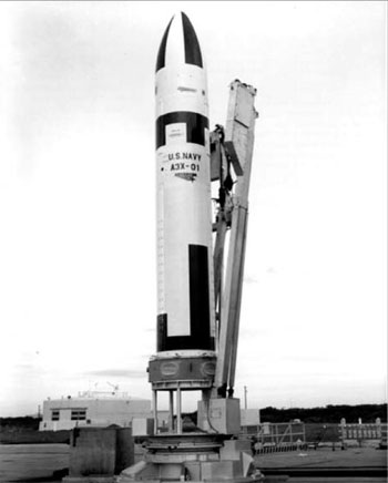 Tên lửa Polaris của Mỹ tại bãi phóng ở mũi Canaveral.