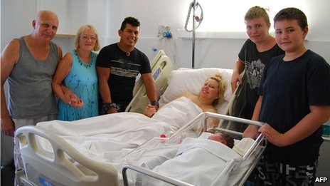 Cả bà mẹ và em bé đều có sức khỏe tốt.