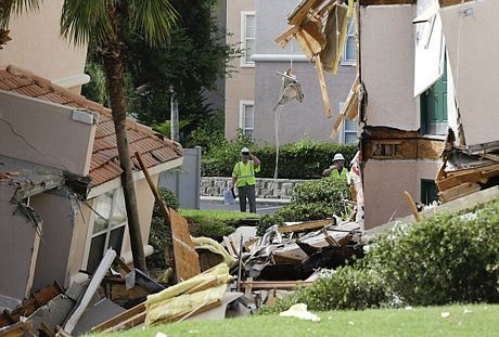 Lực lượng cứu hộ đã phong tỏa hiện trường.