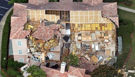 1/3 tòa nhà đã biến thành đống đổ nát.