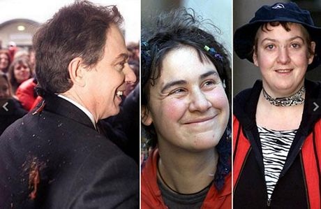 Những pha "hứng đòn" của các chính khách thế giới - 5 Cựu Thủ tướng Anh Tony Blair bị tấn công cà chua tại Bristol hồi năm 2001.