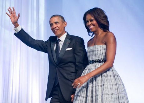 Obama bỏ thuốc lá vì... sợ vợ - 1 Tổng thống Obama và phu nhân Michelle.