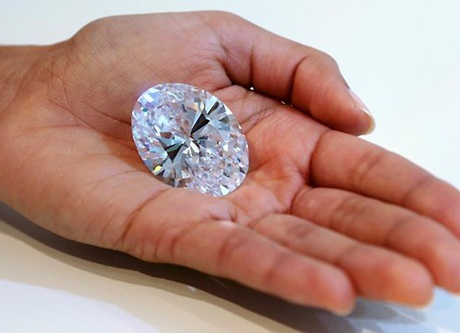 Đấu giá viên kim cương trắng to bằng quả trứng - 1 Đấu giá viên kim cương trắng to bằng quả trứng