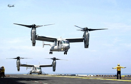 Máy bay trực thăng cánh xoay Osprey của Mỹ triển khai tại Nhật.