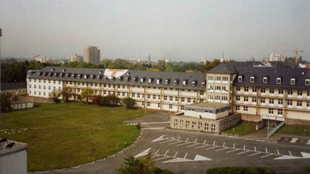 Trực thăng Đức lượn lờ trên nóc lãnh sự quán Mỹ - 1 Lãnh sự quán Mỹ tại Frankfurt, Đức.